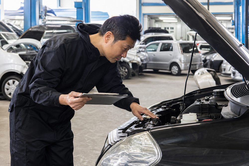 廃車の査定・解体を行う日本のリサイクル施設