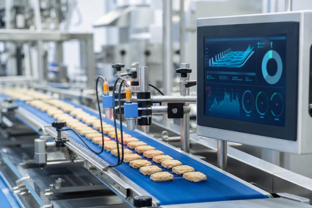 食品製造ラインのセンサーとリアルタイム生産データ画面