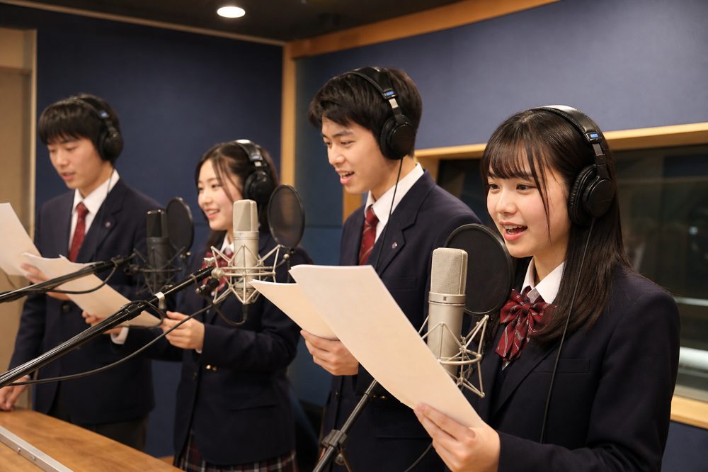 愛知県の高校で声優レッスンを受ける生徒たち