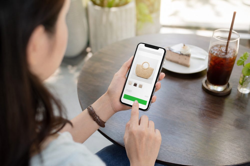 LINEミニアプリを使ってECで商品を購入するシーン
