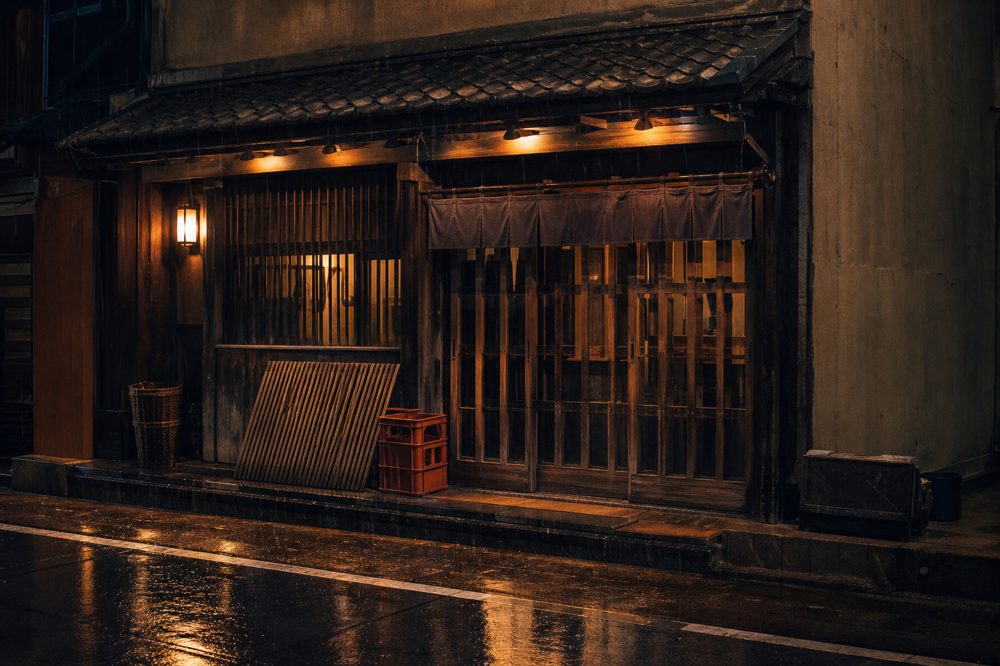 居酒屋フランチャイズ失敗リスクを示す閉店した居酒屋の夜の外観